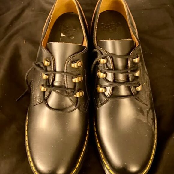 Brand New Doc Martens Leona Lo – Size 11 (Black Vintage Smooth) - Picture 1 of 4